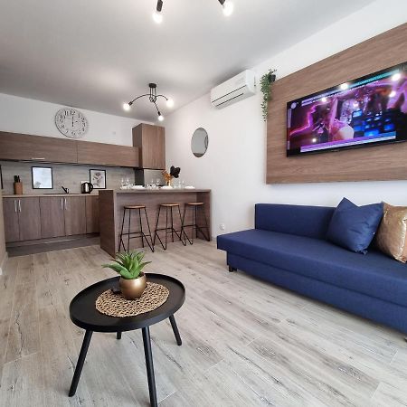 Q Apart Enter- Klimatyzowany 2 Pokojowy Apartament Przy Manufakturze Z Garazem Gratis, Fv Лодзь Экстерьер фото