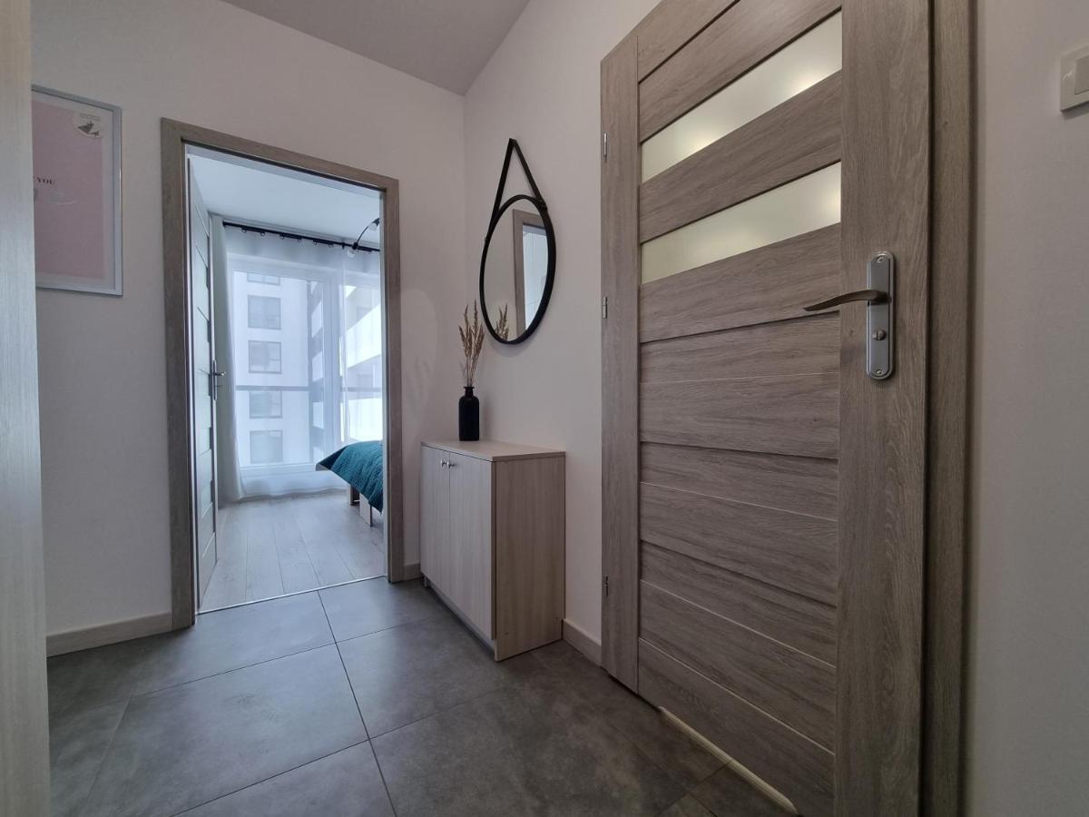 Q Apart Enter- Klimatyzowany 2 Pokojowy Apartament Przy Manufakturze Z Garazem Gratis, Fv Лодзь Экстерьер фото