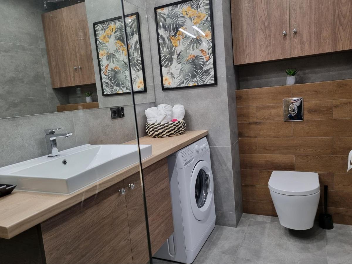 Q Apart Enter- Klimatyzowany 2 Pokojowy Apartament Przy Manufakturze Z Garazem Gratis, Fv Лодзь Экстерьер фото