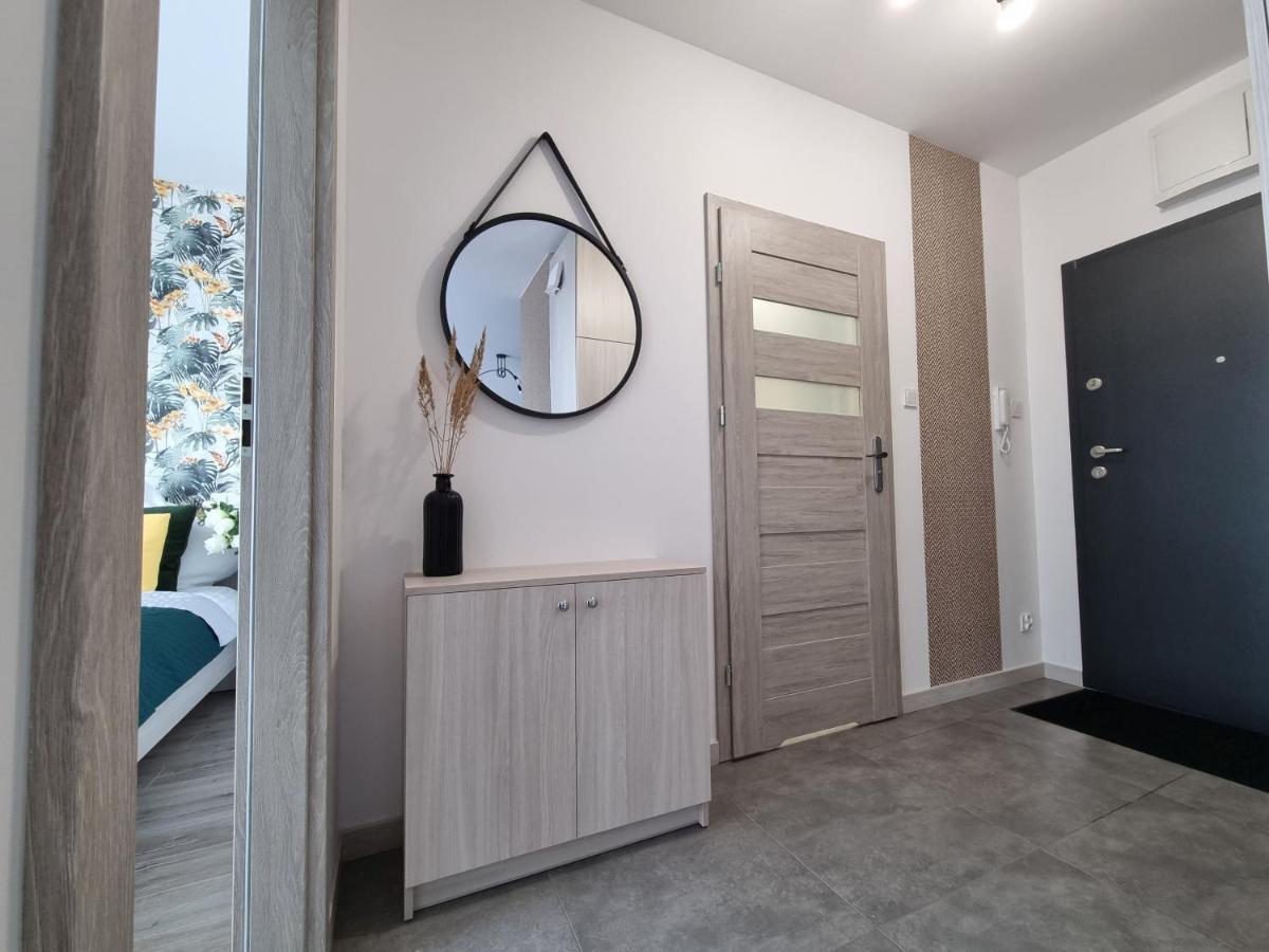Q Apart Enter- Klimatyzowany 2 Pokojowy Apartament Przy Manufakturze Z Garazem Gratis, Fv Лодзь Экстерьер фото