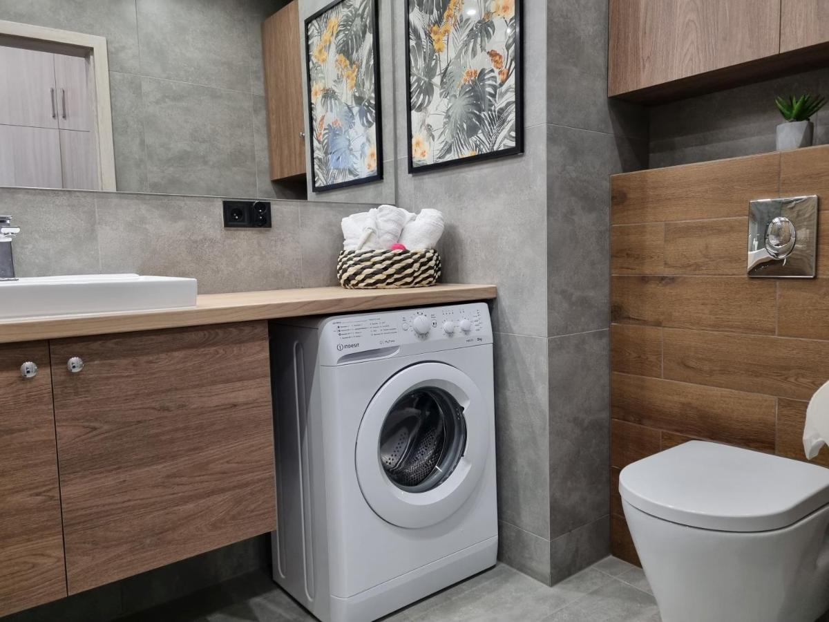 Q Apart Enter- Klimatyzowany 2 Pokojowy Apartament Przy Manufakturze Z Garazem Gratis, Fv Лодзь Экстерьер фото