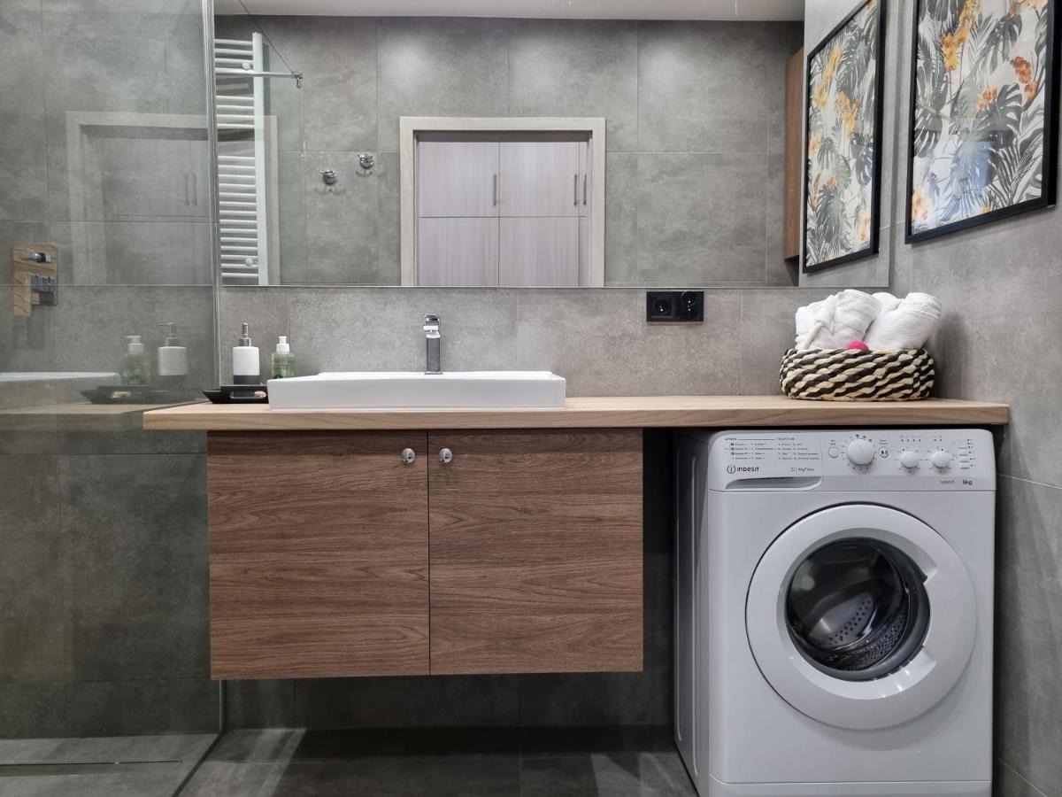Q Apart Enter- Klimatyzowany 2 Pokojowy Apartament Przy Manufakturze Z Garazem Gratis, Fv Лодзь Экстерьер фото